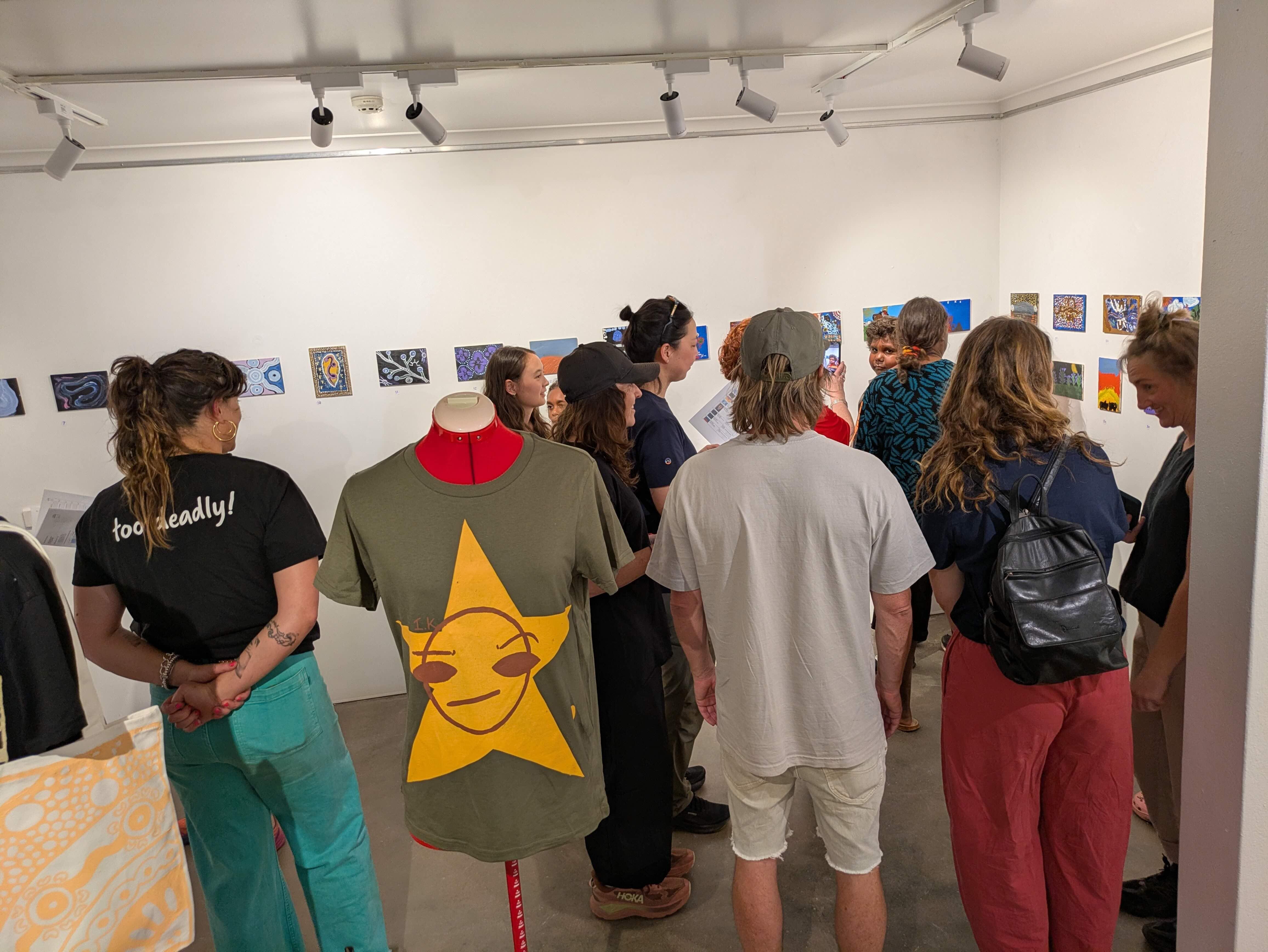 https://www.batchelor.edu.au/uploads/Images/Crowd_at_exhibition_small.jpeg